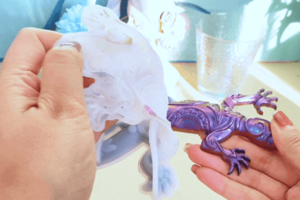 如何制作观赏树脂变色龙？