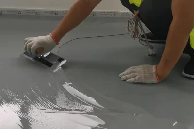 除了气候哪些因素还会影响防水材料的选择？