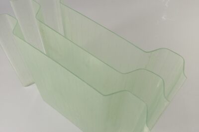 玻璃彩钢瓦的价格相对于传统屋顶材料来说是如何的？