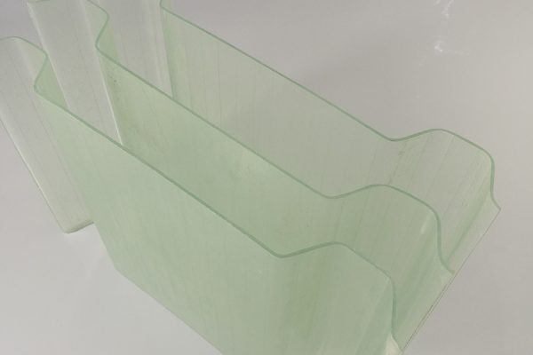 玻璃彩钢瓦的价格相对于传统屋顶材料来说是如何的？