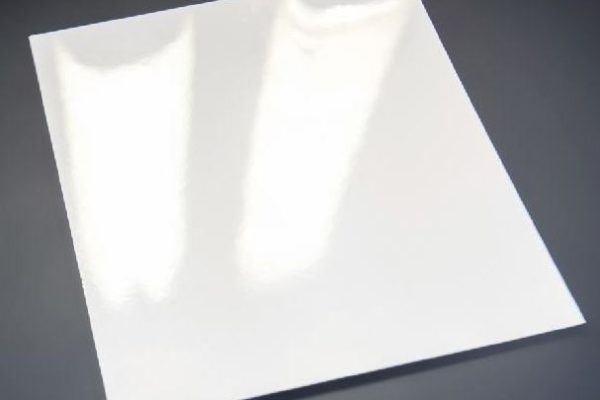 有哪些常用的涂层材料可以提高玻璃钢制品的耐腐蚀性能？