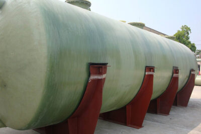 玻璃钢储罐的表面平整度和光洁度的具体要求是什么？