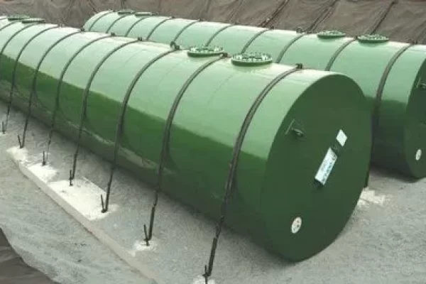 应该如何清洁和排空玻璃钢储罐？