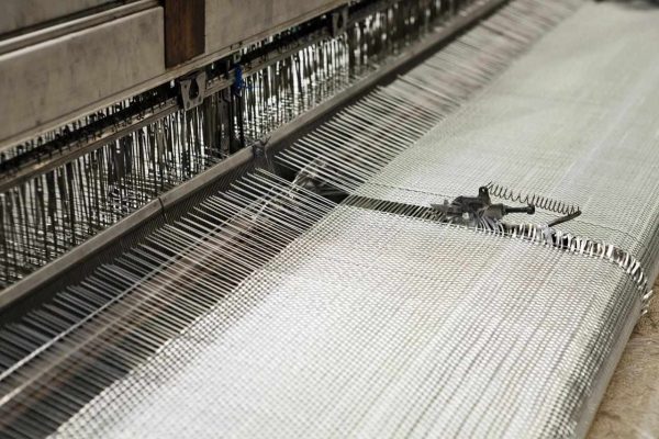 有没有一些特殊处理的玻璃纤维布可以提供额外的性能优势？