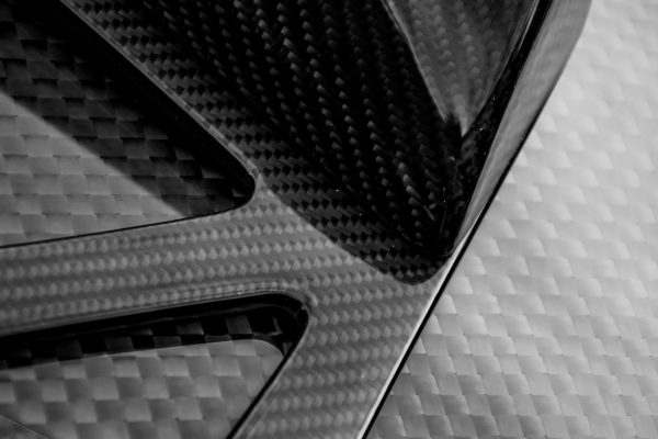 一些碳纤维关键特性和应用方面的信息