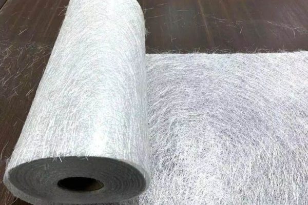 在选择玻璃纤维短切毡时，有哪些常见的厚度和重量选项可供选择？