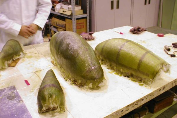 固化温度和时间对玻璃钢制品的强度和性能有什么影响？