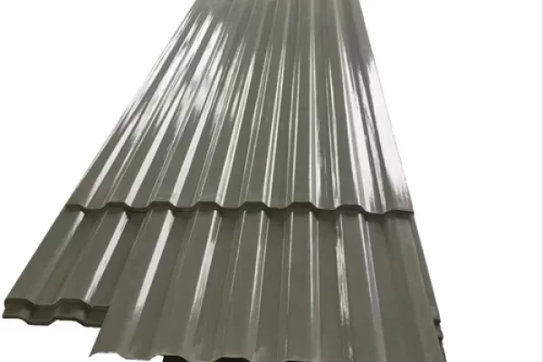 在恶劣的使用环境下，有哪些预防措施可以保护玻璃钢制品表面涂层？