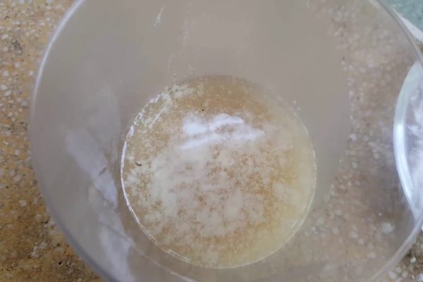 固化剂过量添加会对树脂的机械性能有何影响？