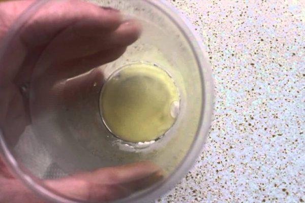 过量固化剂对树脂的耐候性有何影响？