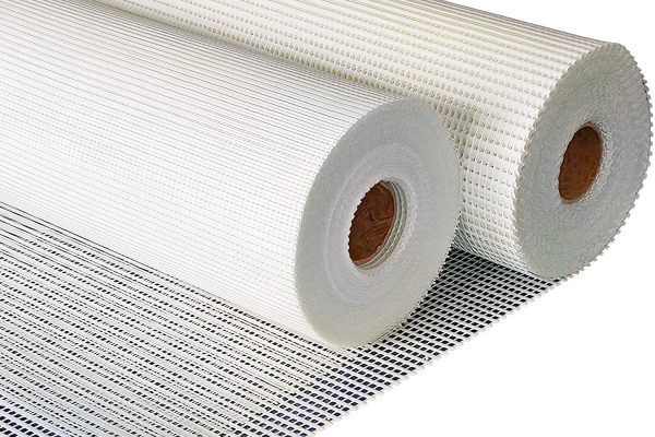 纤维材料的质量对玻纤网格布的强度有什么影响？