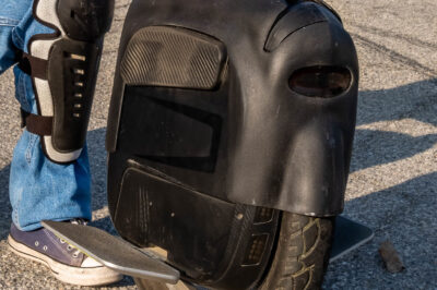 玻璃钢外壳在哪些应用中可能受到限制？