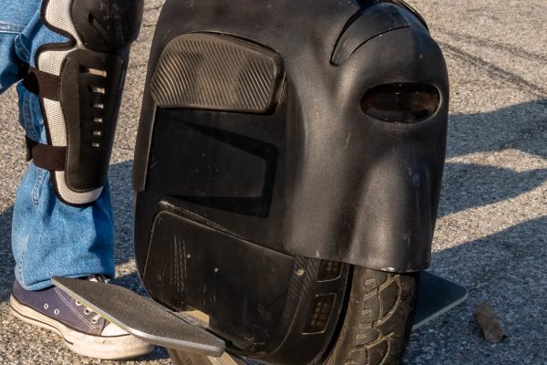 玻璃钢外壳在哪些应用中可能受到限制？