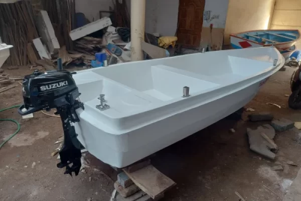 玻璃钢游艇相比传统金属游艇有哪些优势？