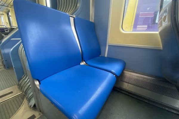 玻璃钢座椅适合在户外使用吗？