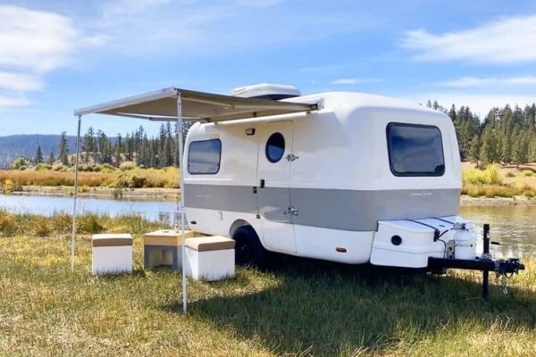 玻璃钢材料在房车制造中的应用优势