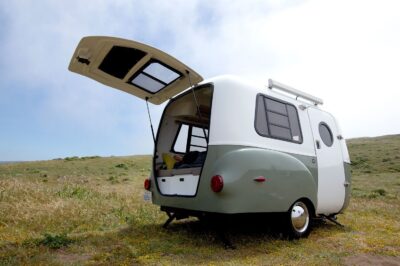 有没有什么特别的产品可以用来保护玻璃钢表面？