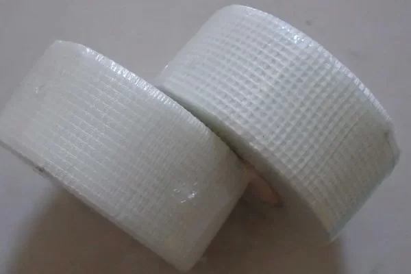 玻璃纤维网格布与碳纤维网格布相比有何不同？