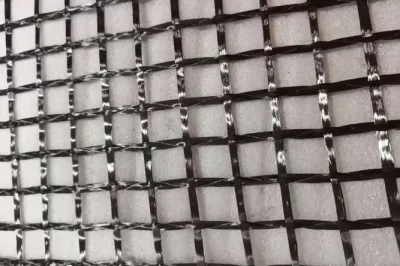 碳纤维网格布的高温性能是如何影响其应用的？