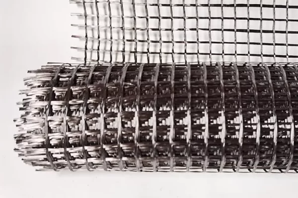 碳纤维网格布的高强度是否意味着它更脆弱或易碎？