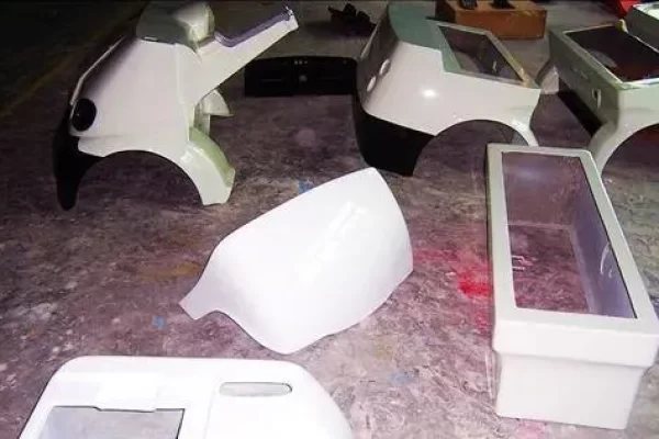 玻璃钢车壳对于车辆的安全性有什么具体影响？