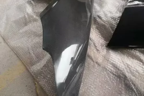 玻璃钢车壳的制造成本相比其他材料是否更高？