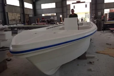 玻璃钢钓鱼船和传统金属钓鱼船价格有什么差异？