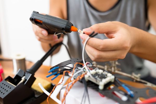 热胶不会粘在哪些表面上以及为什么