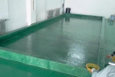 施工过程中如何确保树脂和玻璃纤维的均匀分布和质量控制？