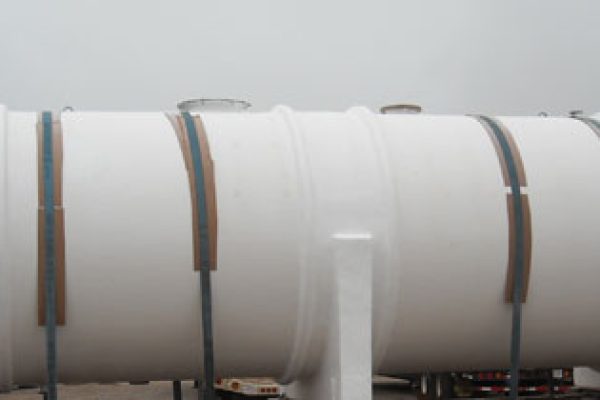 玻璃钢储罐与传统金属储罐相比，哪种更耐腐蚀？