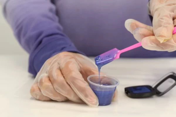 可以用眼影给环氧树脂上色吗？