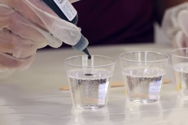 如何防止树脂混合颜色？