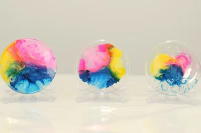 如何防止酒精油墨在树脂中扩散？