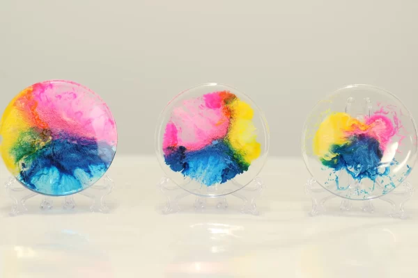 如何防止酒精油墨在树脂中扩散？