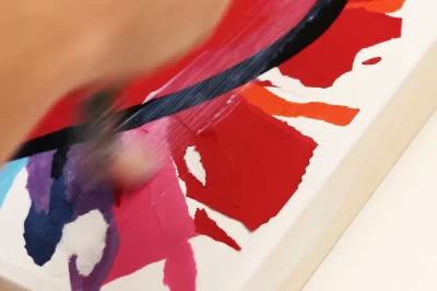 在使用树脂之前，我需要密封纸质拼贴吗？