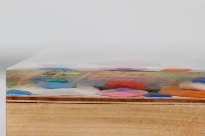 为什么我的固化树脂看起来是黄色的？