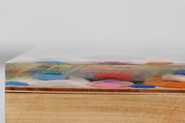 为什么我的固化树脂看起来是黄色的？