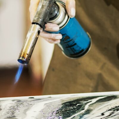 如何从环氧树脂中去除气泡？