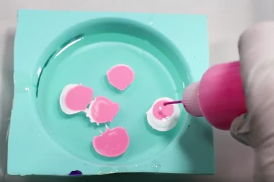 如何防止环氧树脂出现粘点？