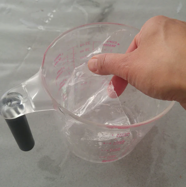如何清洁环氧树脂混合容器和杯子？