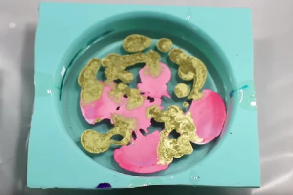 我可以在彩色环氧树脂中添加什么？