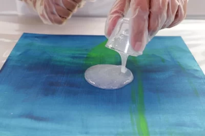 如何清洁环氧树脂艺术品？