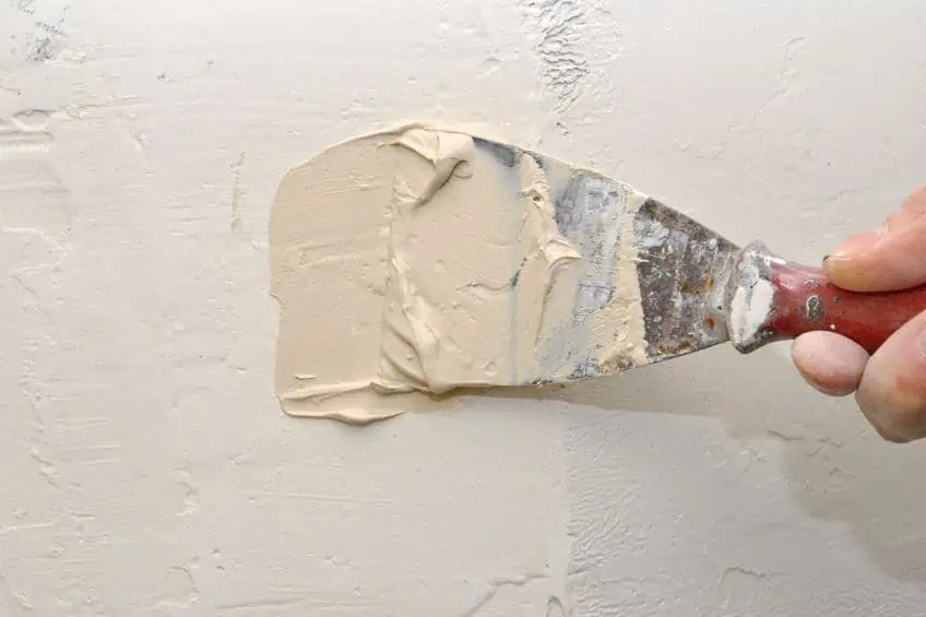 如何修复天花板上剥落的油漆（油漆失效固化）