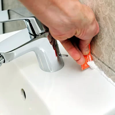 你能打砂填缝剂吗（如何抚平填缝密封胶）