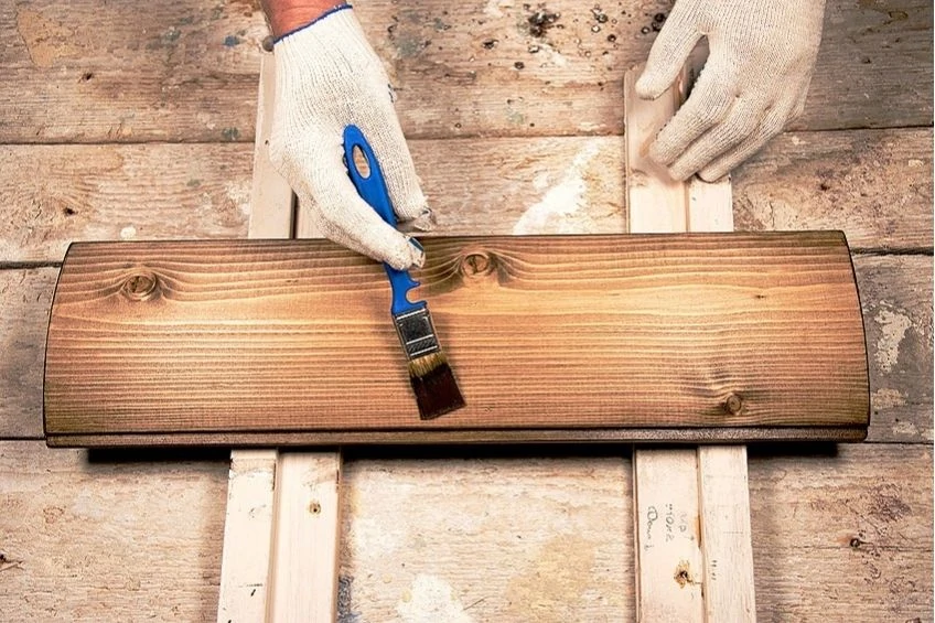 如何给木材上漆 – 不同类型的木器上漆教程