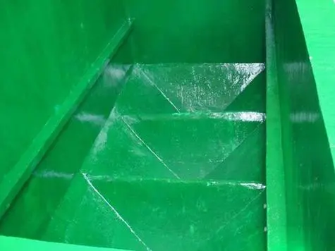 玻璃钢防腐树脂施工中如何处理粘结不牢固的问题？