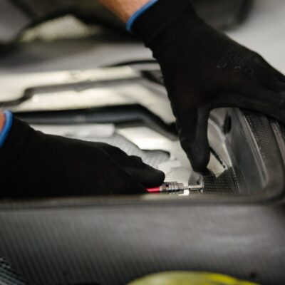 探索复合成型工艺：材料、技术和应用