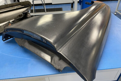 汽车制造商在哪里使用碳纤维？