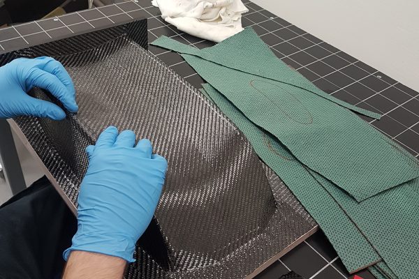 复合材料比金属等其他材料更贵吗？