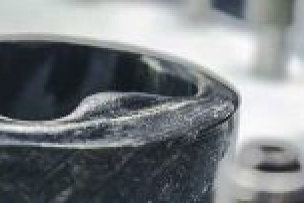 复合材料制造的压缩成型和铺层方法有什么区别？